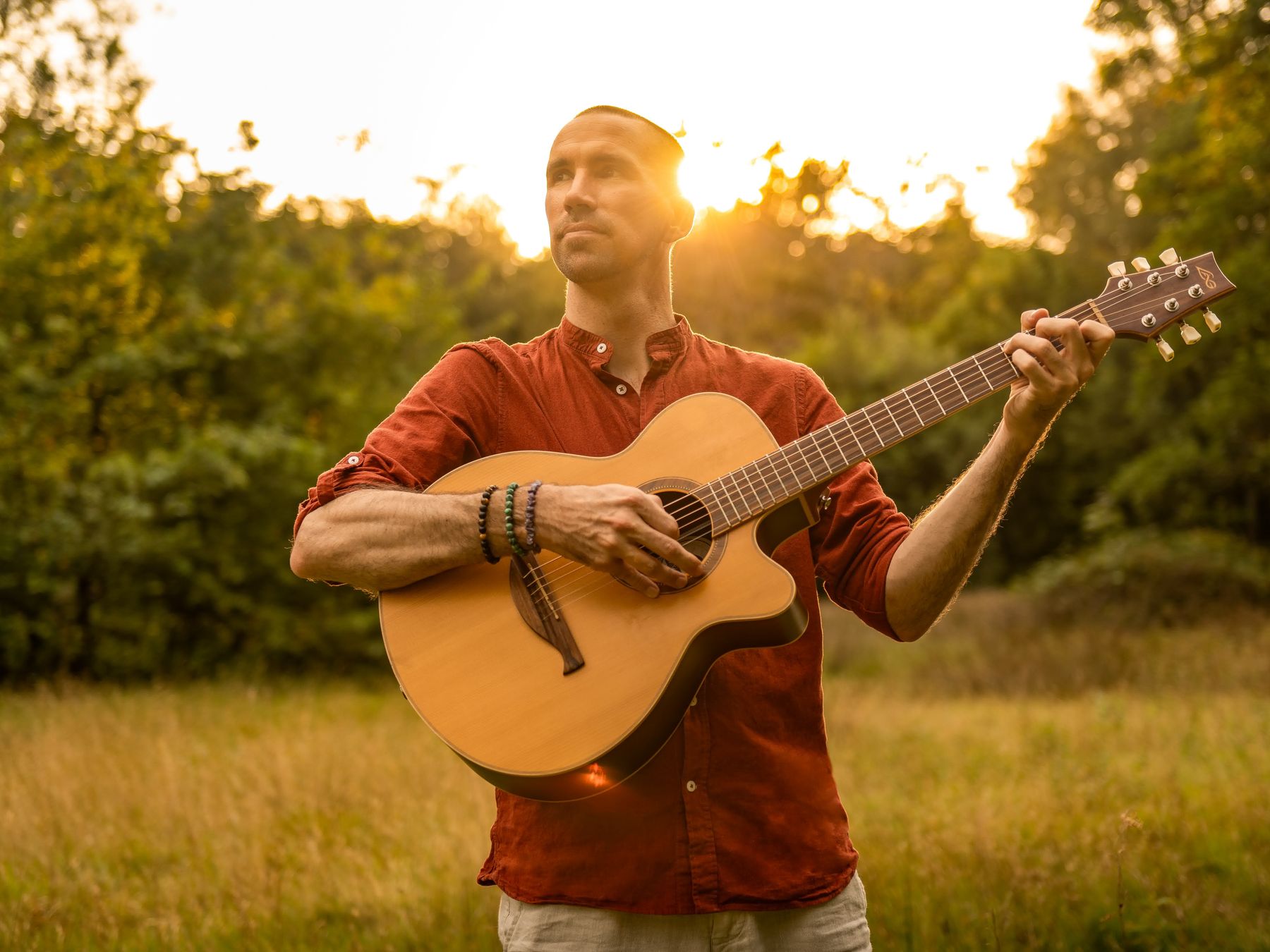 Jorn Ayan playing guitar at golden hour